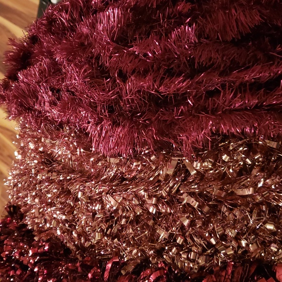 Vintage. Variety of Garlands. Medium shade mauve color is all 1 strand. - Picture 3 of 9